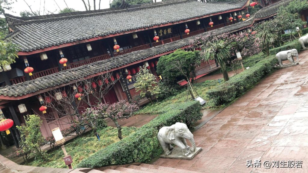 峨眉山的万年寺内有没有住宿服务_哪些寺庙有斋饭