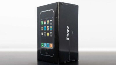 ​罕见 4GB 未拆封初代 iPhone 拍卖，成交价 15.8 万美元刷新纪录