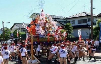 ​日本光着屁股玩泼水的节日 日本光屁股节(传统节日)