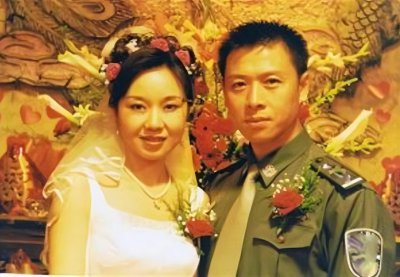 ​与闫妮离婚19年的邹伟再婚生子获幸福，但她情路坎坷至今未婚