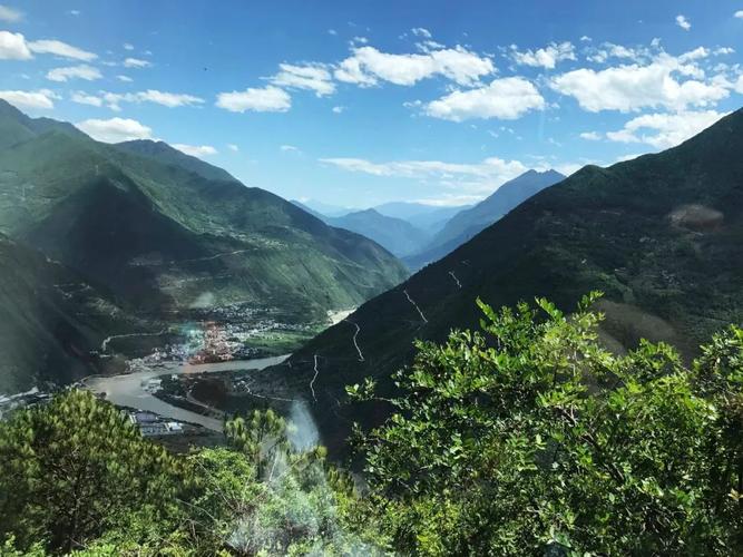 第二天：吃饱喝足后，下午去五指山