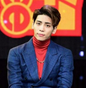 ​SHINee钟铉自杀 鹿晗黄子韬李弘基等好友悼念