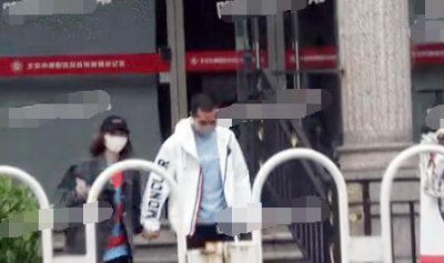 ​王丽坤否认闪婚后，领证视频曝光，惨遭“打脸”