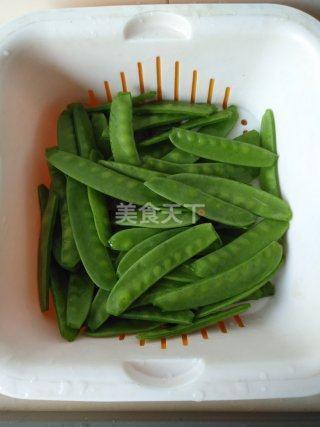 美食资讯：香肠炒荷兰豆的家常做法教程