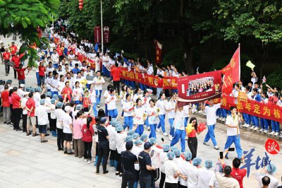 ​一举高中！广大附中全校师生为高三学子送考