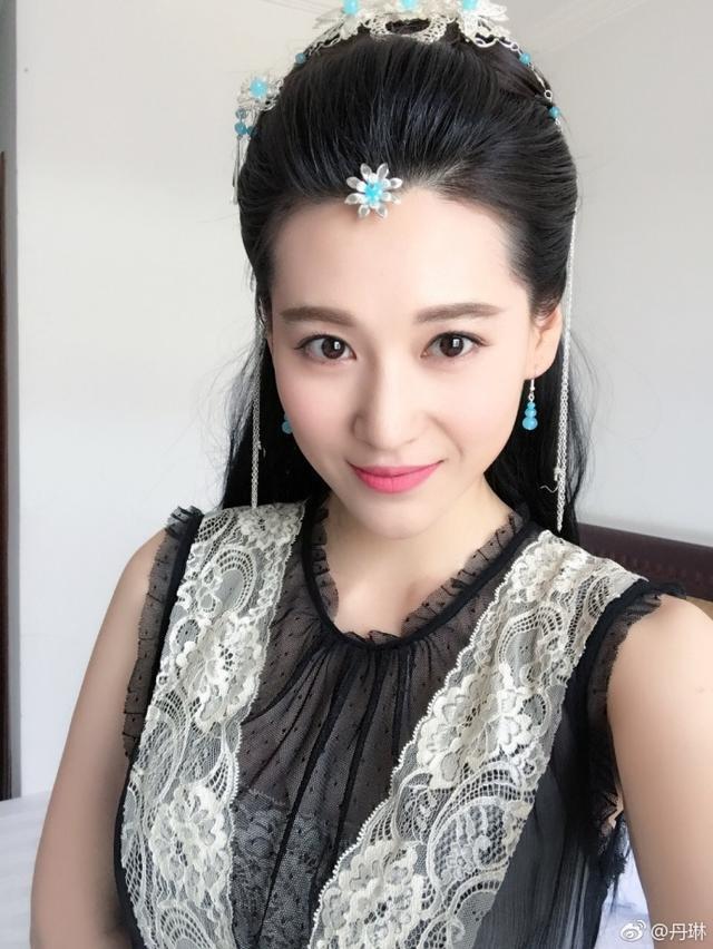 她曾是宋丹丹的“女儿”，十年过去越长越美，出道14年却不温不火