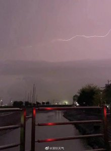 ​深圳昨晚瞬时降雨量破历史记录！未来仍有雨雨雨，出行注意安全……