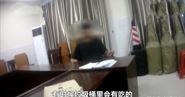 偷拍女护士上厕所，被抓住后男子“神”狡辩，我进去找吃的