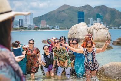 越南芽庄跟团游套路多，游客半路哭喊想回家，网友：花钱找罪受