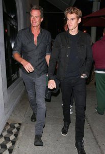 ​Presley Gerber 和老爸兰德·杰柏 Rande Gerber一起在洛杉矶外出晚餐