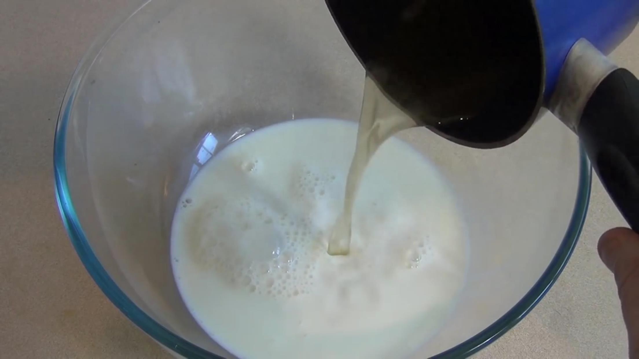 简单三步用牛奶做打发奶油,省事省钱还不快学