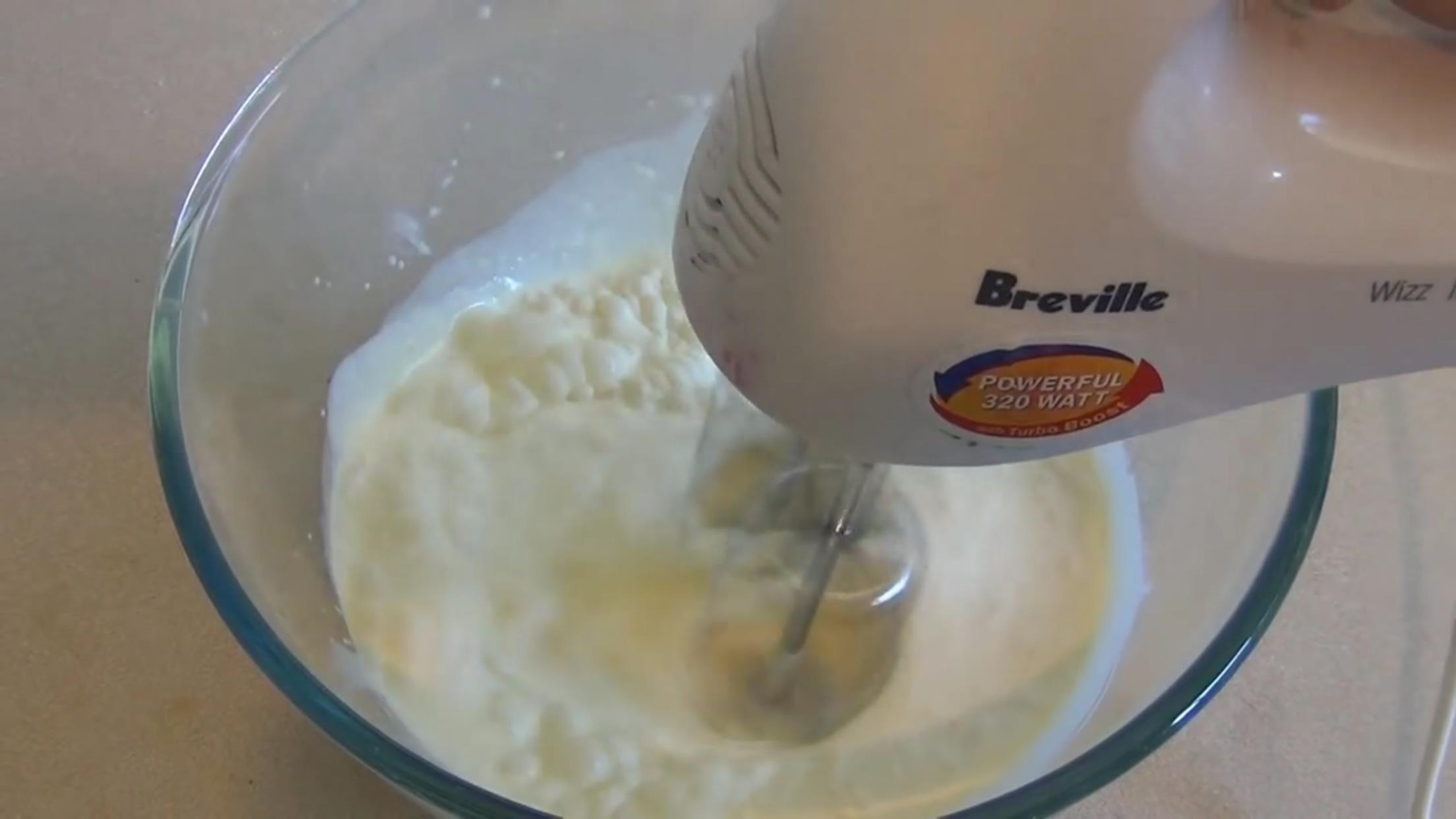 简单三步用牛奶做打发奶油,省事省钱还不快学