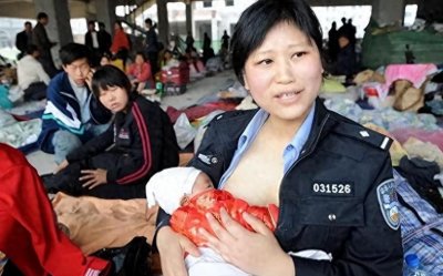 “警察妈妈”蒋晓娟,汶川废墟中哺乳9名婴儿,如今怎么样了?