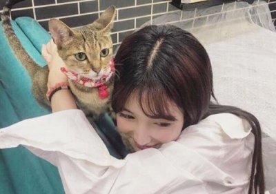 女生暗示她同意你追她的表现,不同阶段表现不同