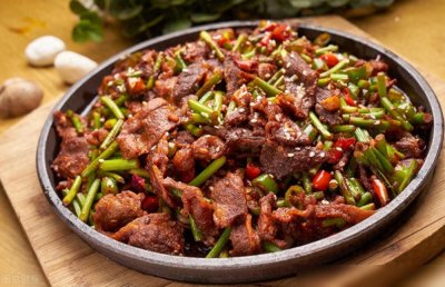 炒牛肉,不要再直接下锅了,牢记2个窍门,牛肉又香又嫩滑