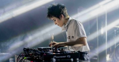 曾轶可演唱会被喊“退钱”,13年老粉:去听她唱歌,打碟一个小时