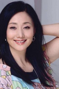 她出道三十多年无绯闻,32岁走红,如今家庭美满