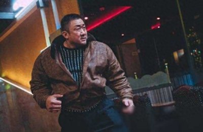 《犯罪都市4》火爆上映马东锡硬汉形象再升级,但争议也随之而来