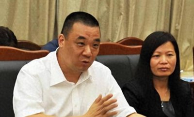 300亿财务造假案曝光!普宁富豪儿子狂买豪车,7000万挥霍无度!