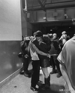 卡戴珊家族大姐是最幸福的了,不找黑人 只找白人 这回遇到真爱了