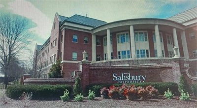 索尔兹伯里大学12名学生,引诱同性恋男子进公寓拘禁群殴