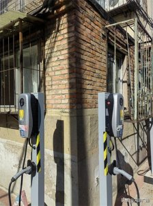 调查 | 充电桩都快贴墙了!居民反对!怎么解决?