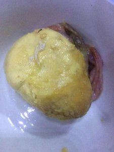 杀鸡遇到稀罕事 鸡肚中取出“鸡宝”?