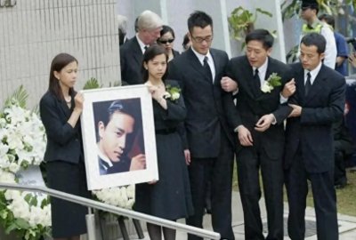 张国荣逝世二十二周年:葬礼细节再现,缅怀哥哥