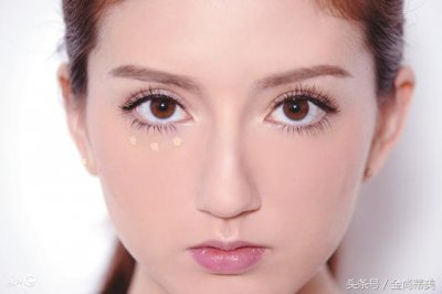 用最简单的方法去掉黑眼圈(六种方法教你去除黑眼圈)