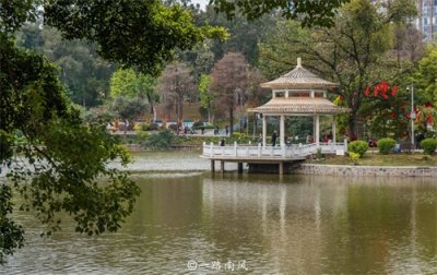 实拍广州“相亲公园”,年轻人很少,中老年人随处可见