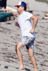 曝小李子新女友才 19 岁:泰坦尼克号都比她老