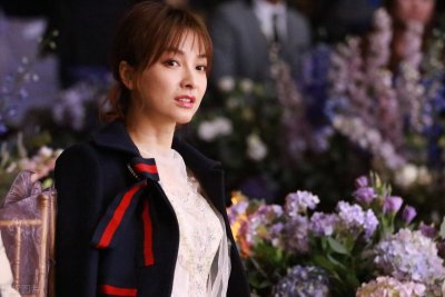 坐拥8家餐厅,住北京2000万豪宅,傻白甜吴昕是如何蜕变的?