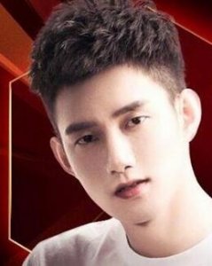 阿哲被冻结是怎么回事 接到冻结通知的阿哲哭了